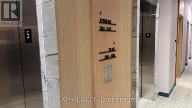 395 Square One Dr in Mississauga, ON - Building Photo - Building Photo