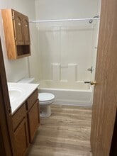 Covington Court Apartments in Peoria, IL - Building Photo - Building Photo