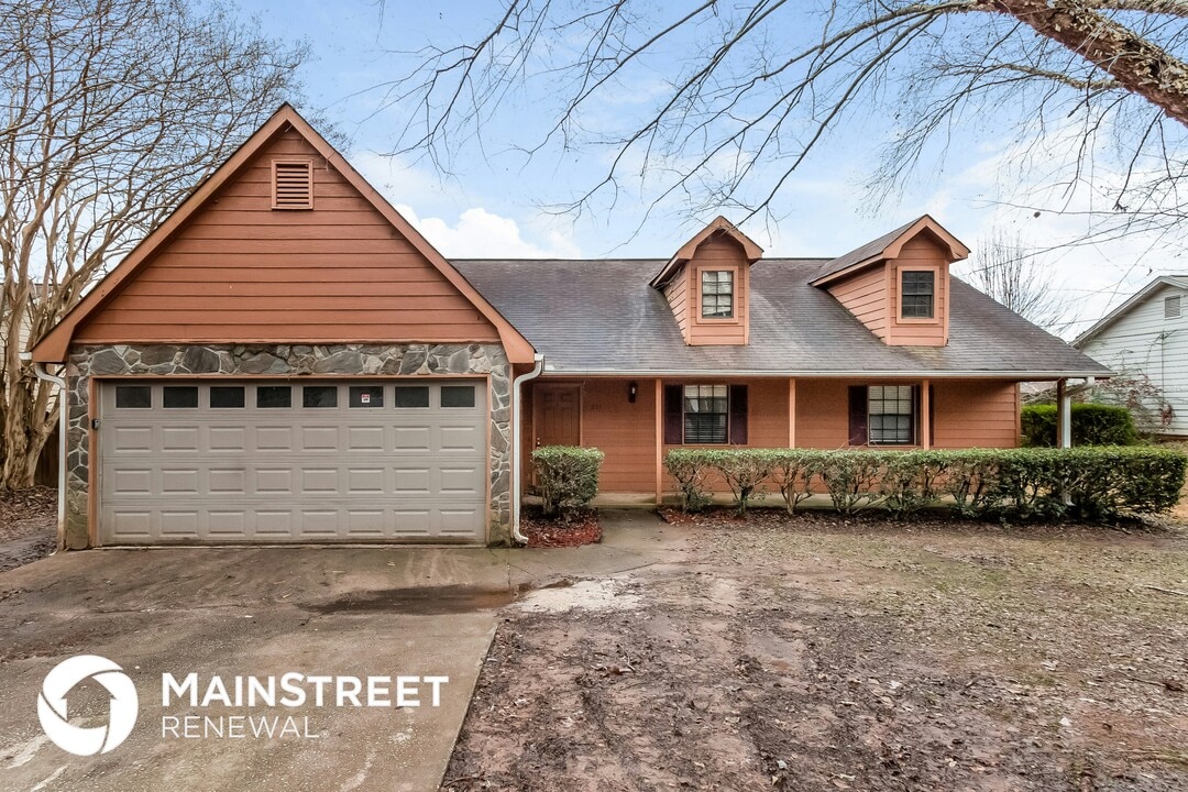 271 Canterbury Dr in Jonesboro, GA - Building Photo