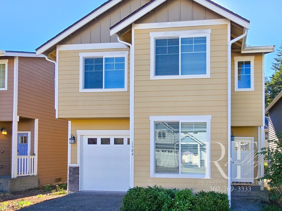 1564 NE Odessa Way in Poulsbo, WA - Building Photo