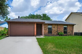 17518 Autumn Hills Dr in Houston, TX - Building Photo - Building Photo