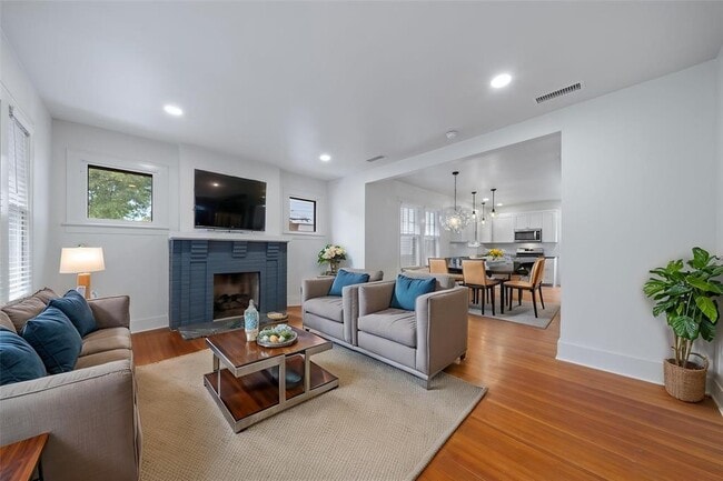 property at 1104 W 22nd St