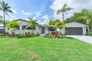 10460 SW 93rd St in Miami, FL - Building Photo