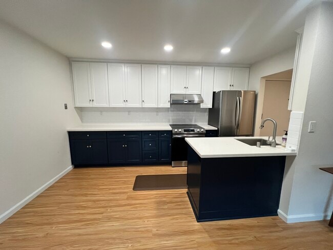 property at 960 Shorepoint Ct