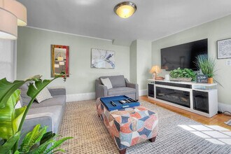 18 Watson St in Marblehead, MA - Building Photo - Building Photo