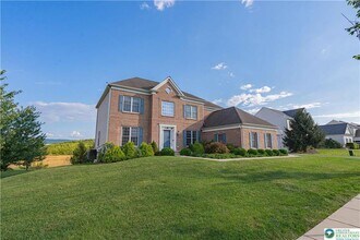 8922 Ash Ln in Breinigsville, PA - Building Photo - Building Photo