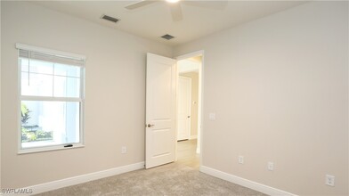 2428 Ariane Dr in Naples, FL - Foto de edificio - Building Photo