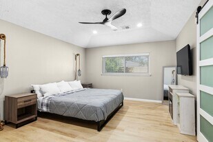 467 Reseda Dr in Webster, TX - Building Photo