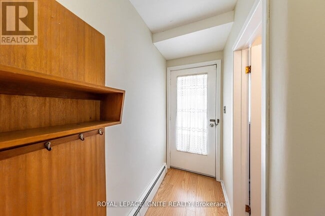 83 Deep Dene Dr in Toronto, ON - Building Photo - Building Photo
