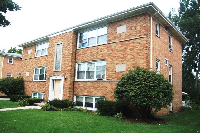 320 Smith St in Palatine, IL - Foto de edificio