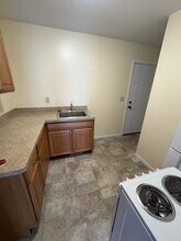 904 Linden Grove Ave in Lansing, MI - Building Photo - Building Photo