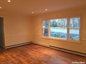 143 Dickinson Ave in East Northport, NY - Building Photo - Building Photo