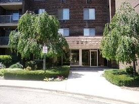 225 S Rohlwing Rd, Unit 607