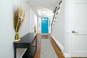 1 Curlew St in Boston, MA - Building Photo - Building Photo