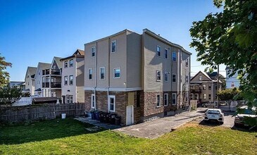 28 Moreland St in Somerville, MA - Building Photo - Building Photo