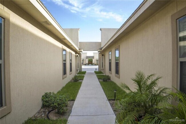 705 E Myrtle Beach Ave, Unit 3 in McAllen, TX - Building Photo - Building Photo