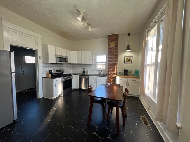 624 N Highland Ave in Jackson, TN - Building Photo - Building Photo