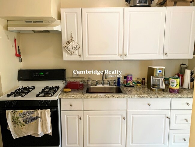 70 Craigie St, Unit 4B in Somerville, MA - Foto de edificio - Building Photo