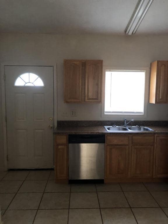 609 Grove City Rd in Slippery Rock, PA - Building Photo - Building Photo