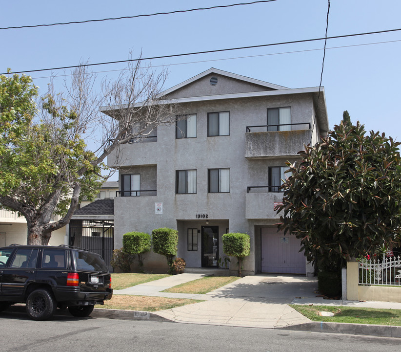 13102 Roselle Ave in Hawthorne, CA - Foto de edificio