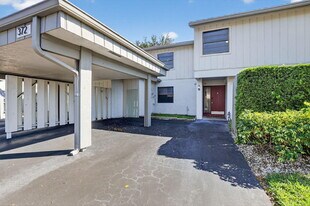 372 Deer Creek Wildwood Ln E in Deerfield Beach, FL - Building Photo