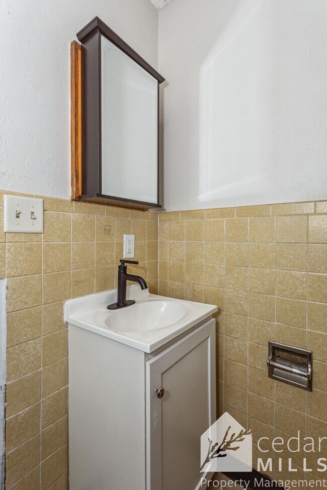 1728 N Hillside St in Wichita, KS - Building Photo - Building Photo