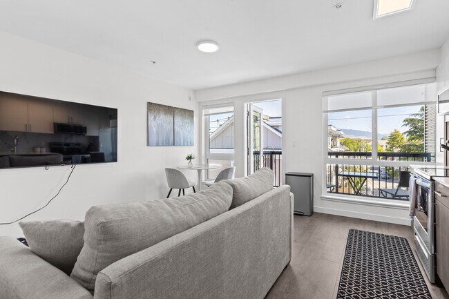 2551 Kingsway in Vancouver, BC - Building Photo - Building Photo