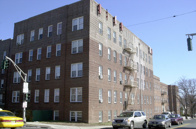 356 Stuyvesant Ave in Irvington, NJ - Foto de edificio - Building Photo