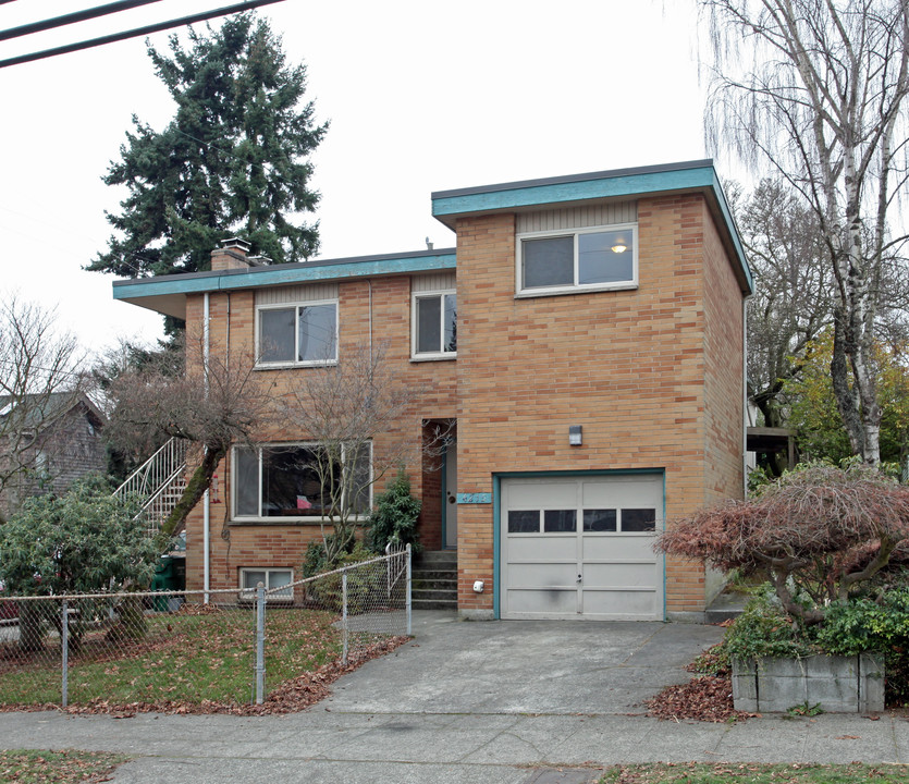 4215 Linden Ave in Seattle, WA - Building Photo