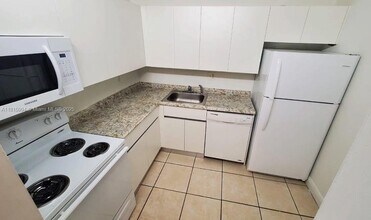 5241 Geneva Ct in Doral, FL - Building Photo - Building Photo