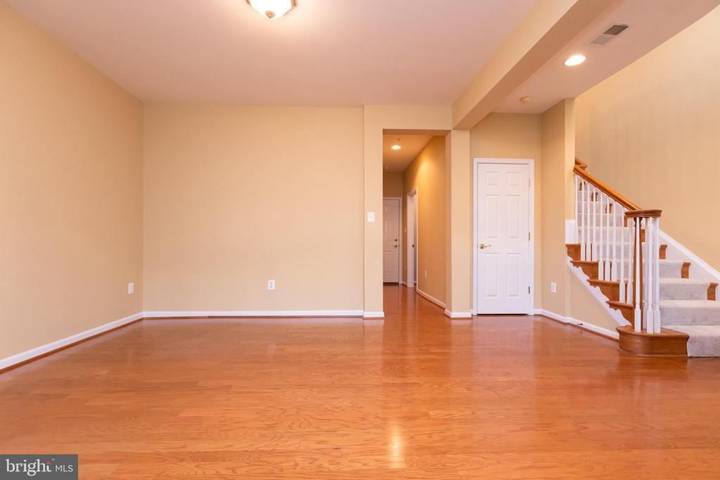 1206 Maple Grove Ln in Rockville, MD - Building Photo