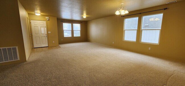 164 E Linmar Dr in Kuna, ID - Foto de edificio - Building Photo