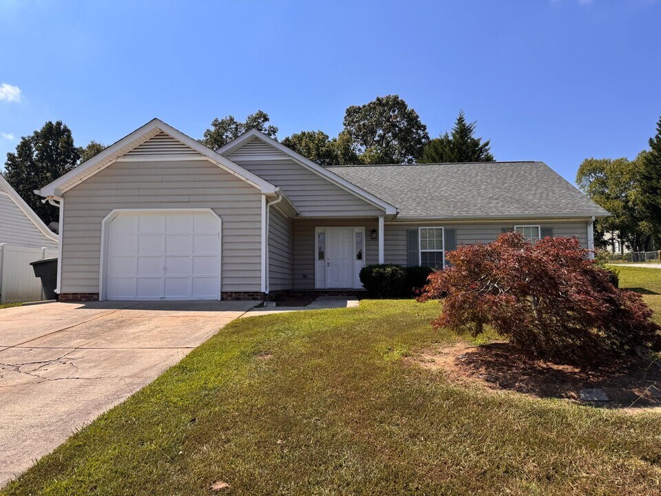1800 Kildare Woods Dr in Greensboro, NC - Building Photo