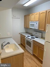 12158 Penderview Ln in Fairfax, VA - Building Photo - Building Photo