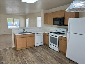 2842 Kensington St in Las Vegas, NV - Foto de edificio - Building Photo