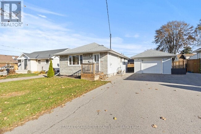 14 Westmount Ave in Thorold, ON - Building Photo - Building Photo