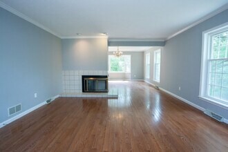 24 Old Mill Dr in Canton, CT - Building Photo - Building Photo