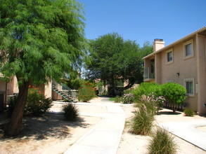 Desert Oasis Apartments in Palm Desert, CA - Foto de edificio - Building Photo