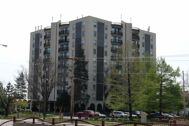 Parklane Towers in Wichita, KS - Building Photo - Building Photo