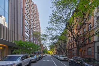 411 E 90th St in New York, NY - Building Photo - Building Photo