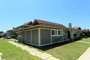 7642 Volga Dr in Huntington Beach, CA - Building Photo