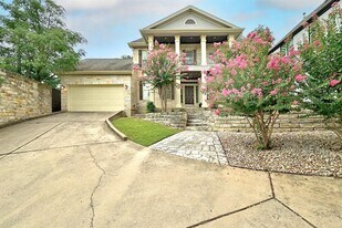 1111 E Riverside Dr in Austin, TX - Building Photo