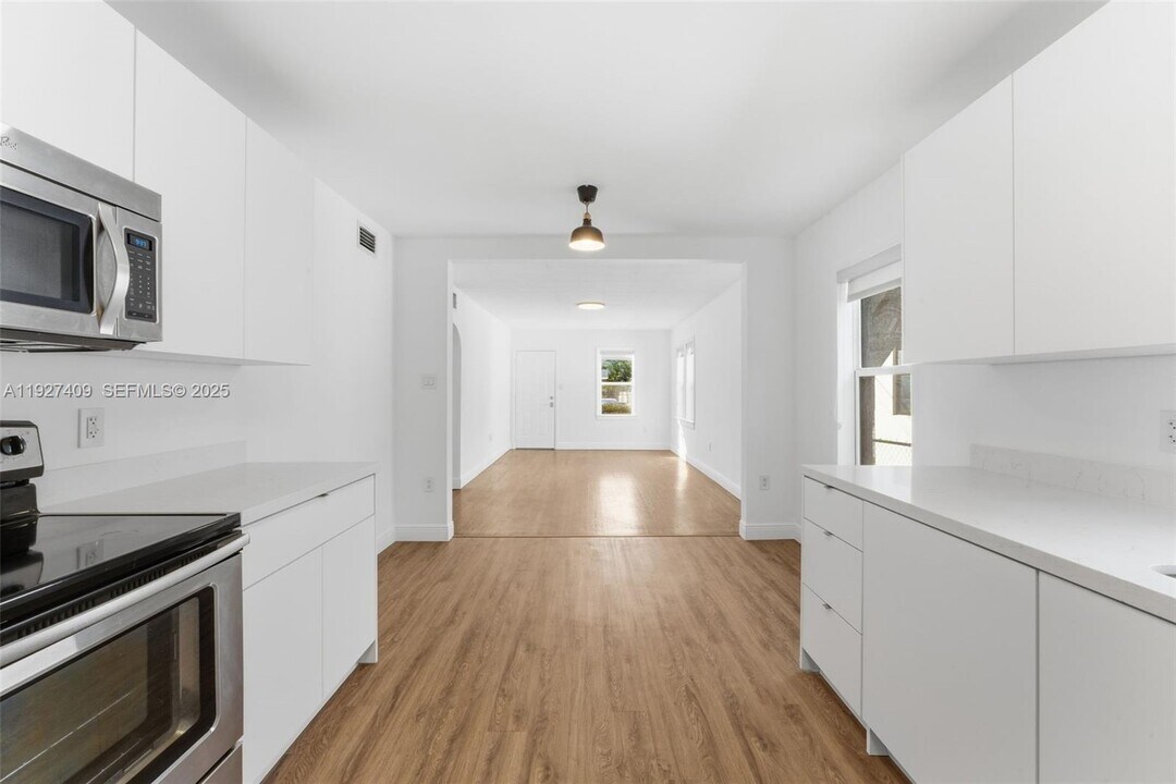 559 NE 68th St in Miami, FL - Foto de edificio