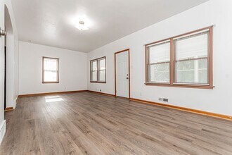 118 E Pine St in Junction City, KS - Building Photo - Building Photo