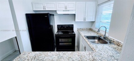 2980 NW 43 Terrace in Lauderdale Lakes, FL - Foto de edificio - Building Photo