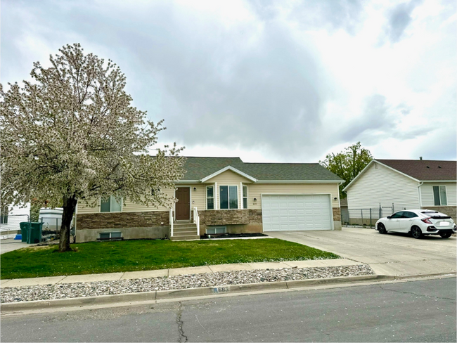 property at 683 W 275 N
