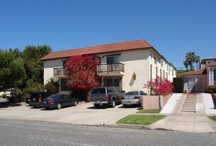 4755 Ingraham St in San Diego, CA - Building Photo