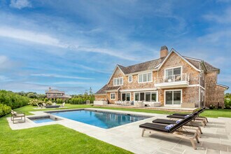 30 Rosko Ln in Southampton, NY - Building Photo - Building Photo