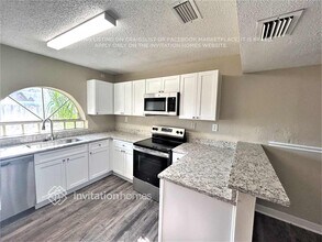 718 Climate Dr in Brandon, FL - Building Photo - Building Photo