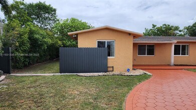 5460 SW 133rd Ct in Miami, FL - Foto de edificio - Building Photo